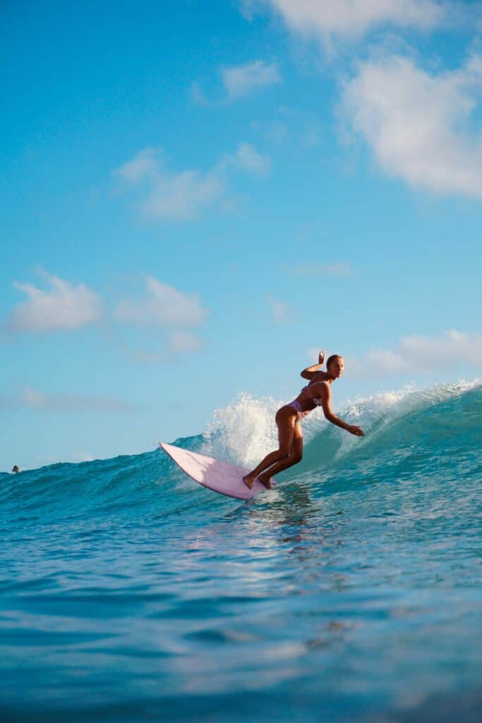 best places to learn to surf in hawaii - Queens