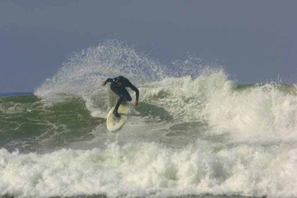 Cutback surfing steps
