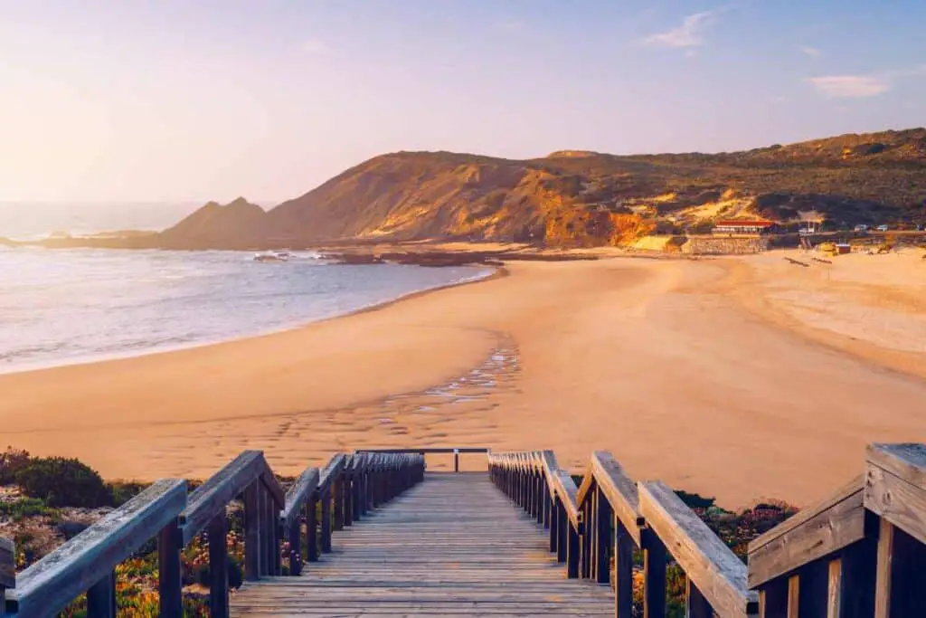 aljezur Portugal surfing location
